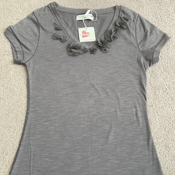 Beautiful T-shirt with Flowers - Picture 1 of 1